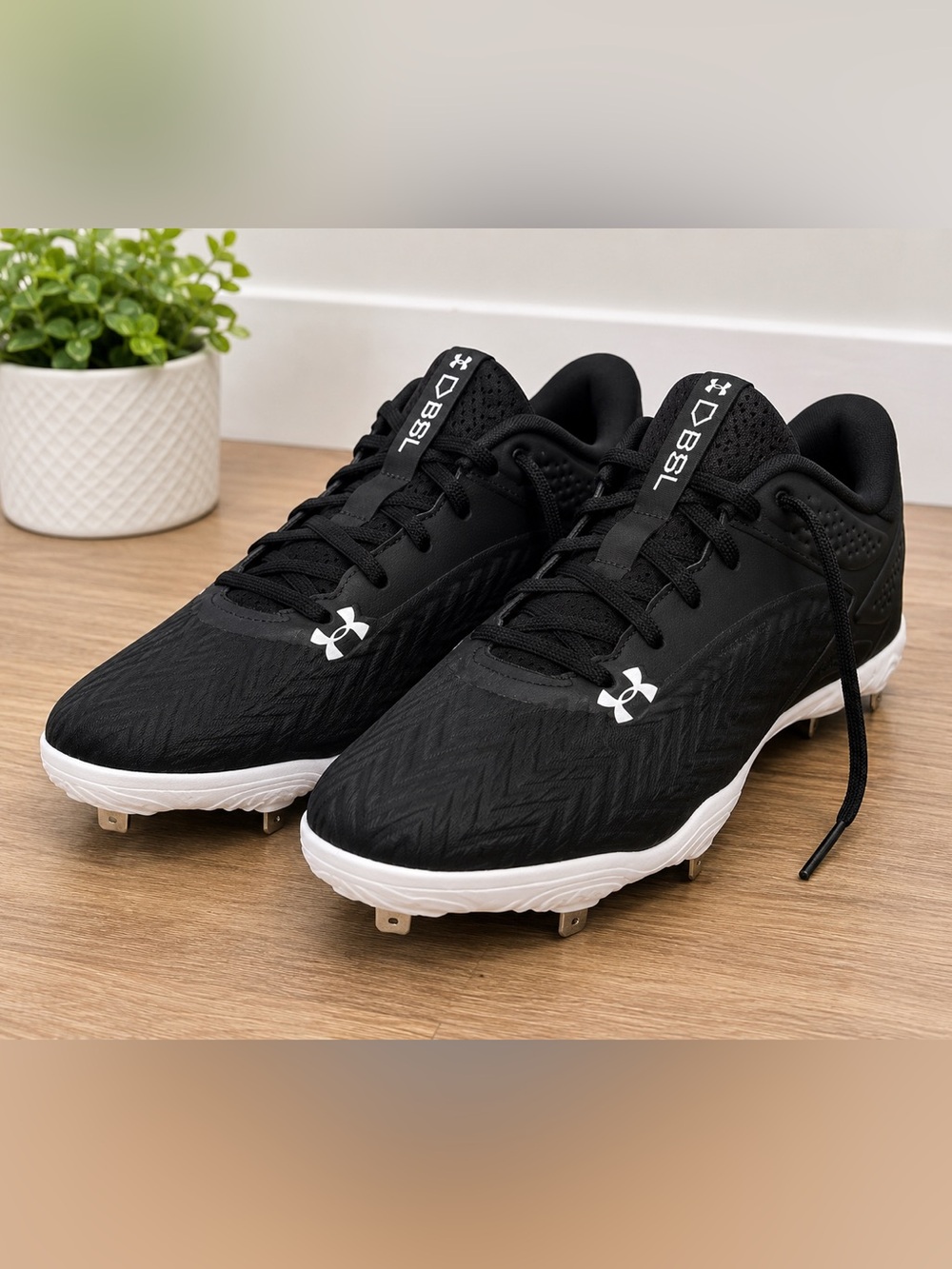 Under Armour UA Yard MT 3.0 Baseball Cleats – Men’s US 8 – Black/White